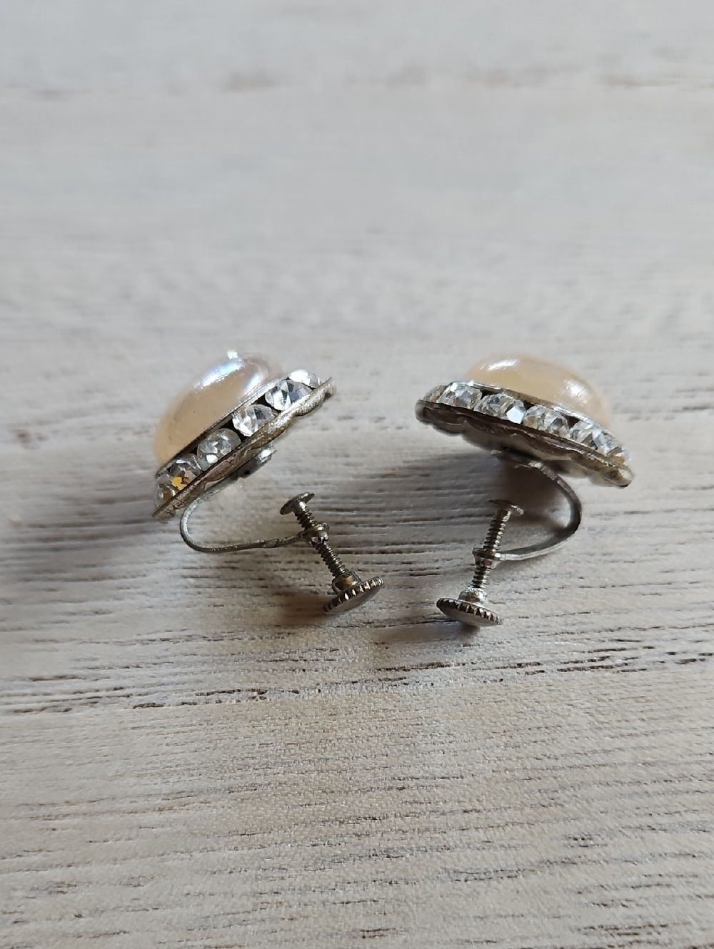 Vintage Round Opalescent Cabochons Clear Rhinestones Screw On Gold Tone Earrings - Picture 5 of 5